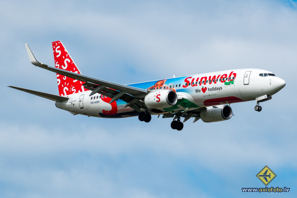 Boeing 737-8K2